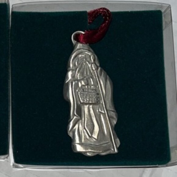 Vintage Longaberger Commemorative Santa Collection Pewter Ornaments - Box of 4 - Picture 9 of 15